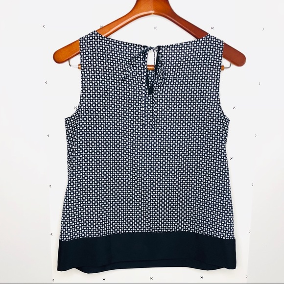 ANY OFFER Ann Taylor Loft Navy Sleeveless Geo Print Top - Picture 4 of 7